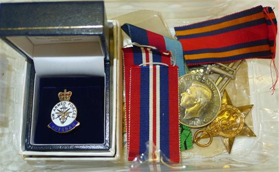 Quantity of medals and a badge(-)